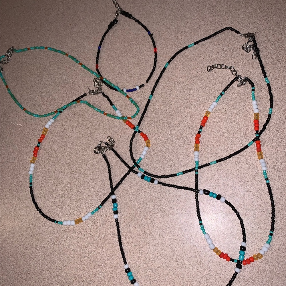 Several different chockers / bracelets